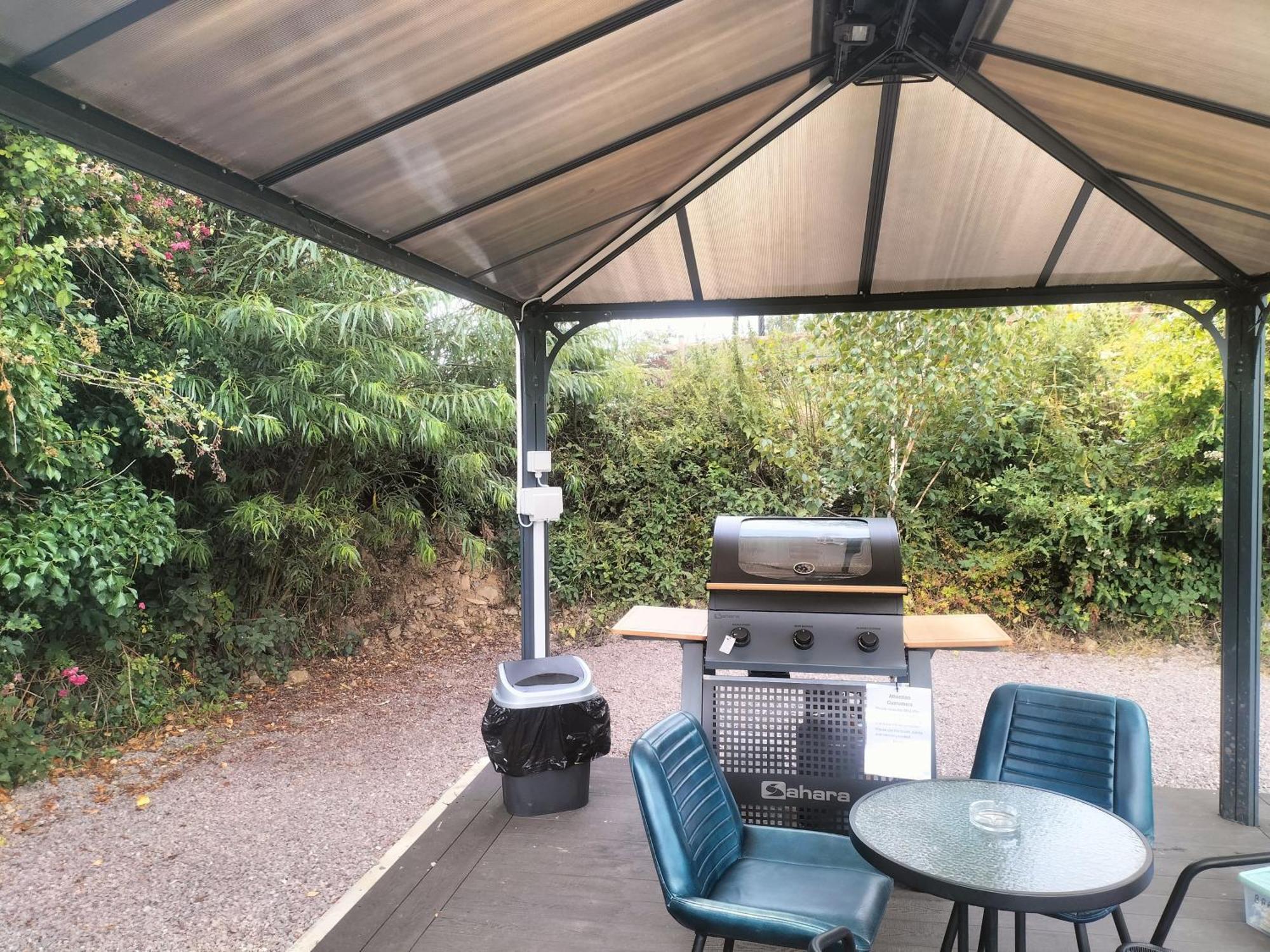 Gateway Glamping Hotel Farranfore Exterior photo